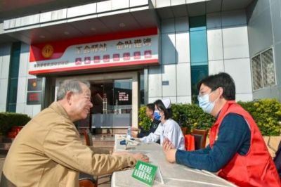 谈球吧